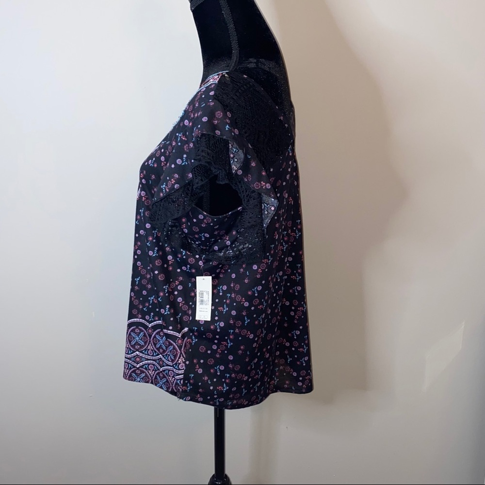 No Boundaries Border Print Ruffle Top NWT - Picture 4 of 10